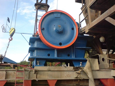 Servicing in quarries