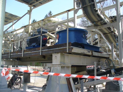 Servicing in quarries